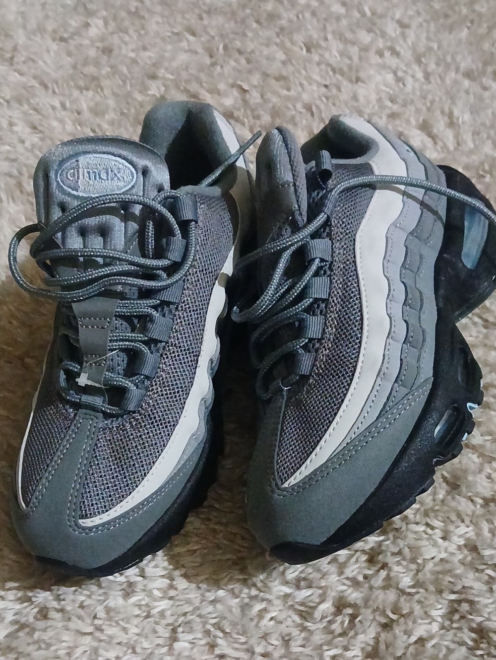 NWOT NIKE AIR MAX